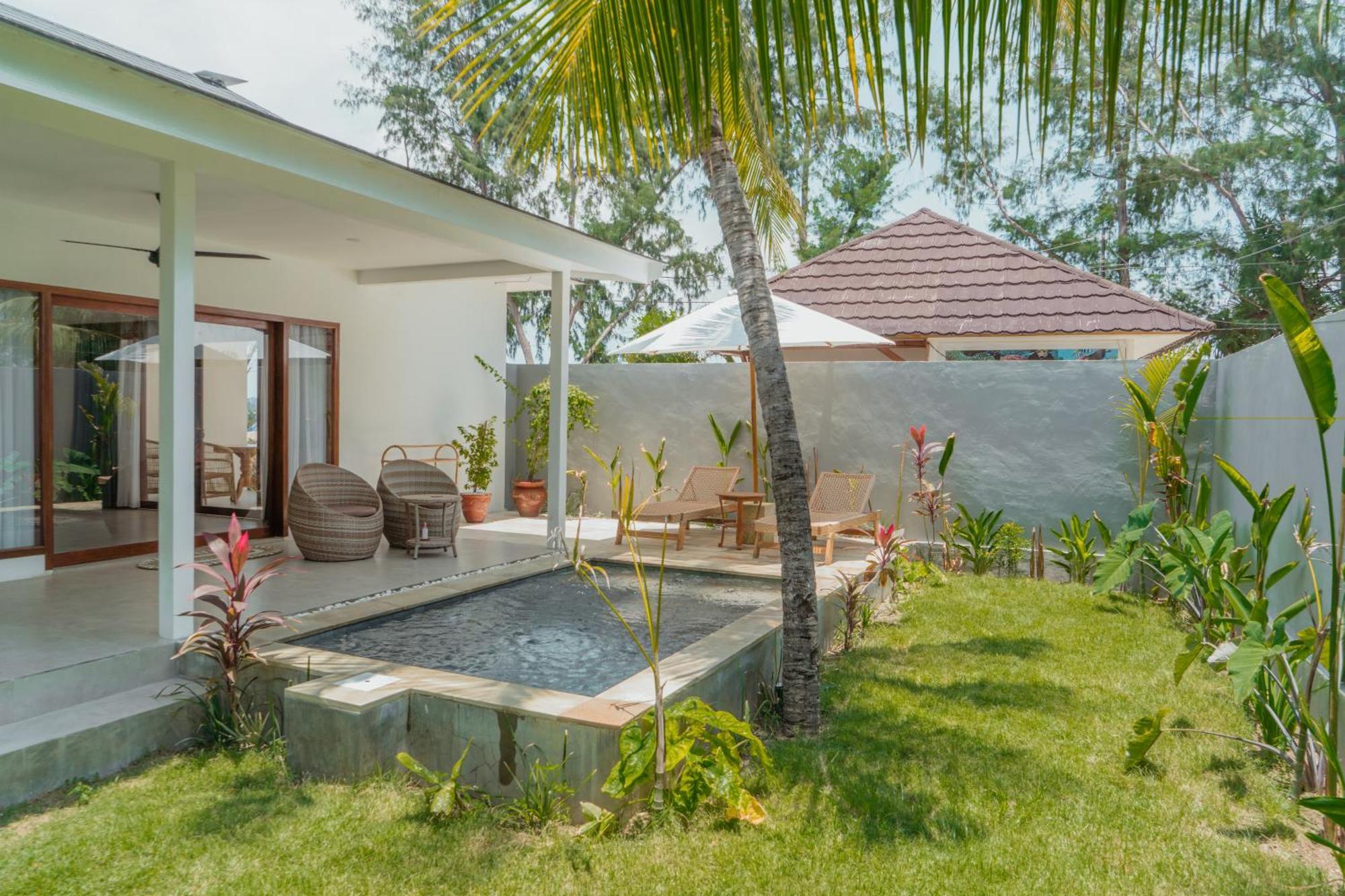 Sunscape Villa - Beachfront And Private Pool Gili Air Exterior photo
