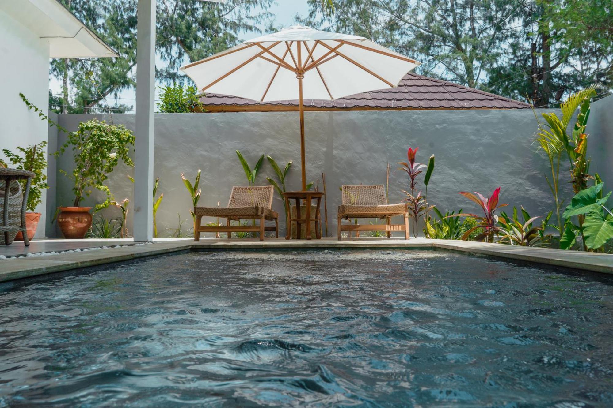 Sunscape Villa - Beachfront And Private Pool Gili Air Exterior photo