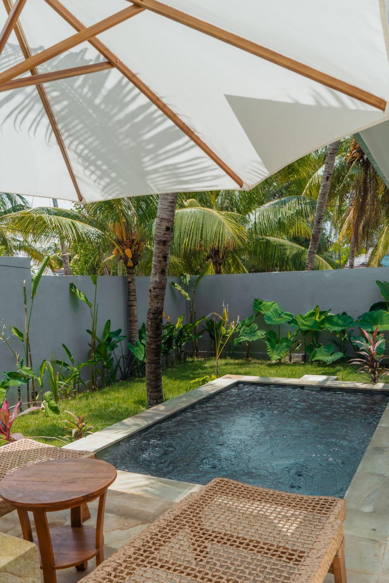 Sunscape Villa - Beachfront And Private Pool Gili Air Exterior photo